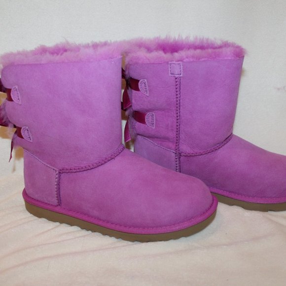 NIB UGG YOUTH 5 6 WOMENS 7 8 BAILEY BOW CLASSIC‎ SHORT SUEDE SHEARLING BOOTS - Picture 3 of 8
